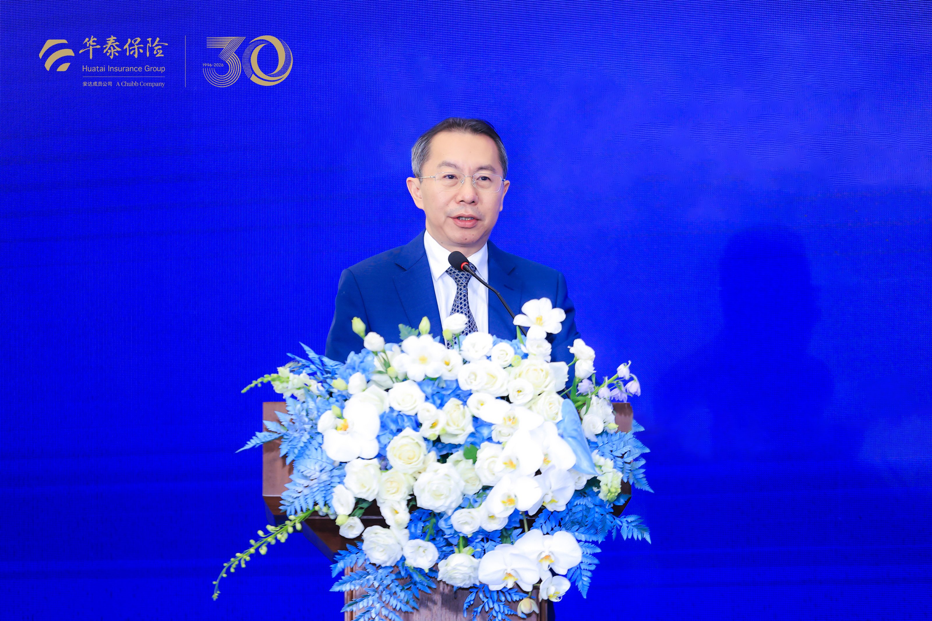 杨平华泰保险集团股份有限公司资深副总经理兼首席投资官华泰资产管理有限公司总经理华泰保兴基金管理有限公司董事长.jpg